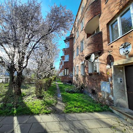Kawalerka Hallera Wrocław Eksteriør bilde