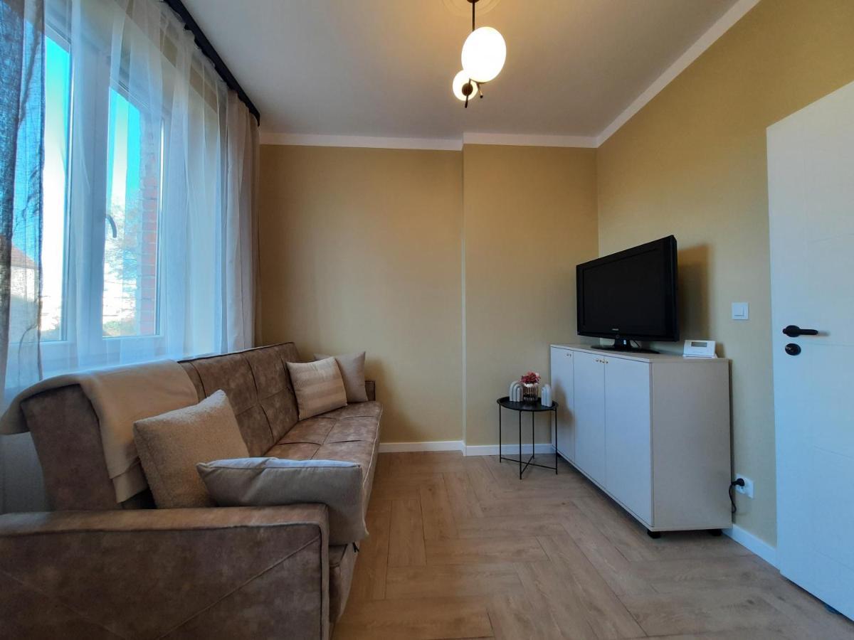 Kawalerka Hallera Wrocław Eksteriør bilde